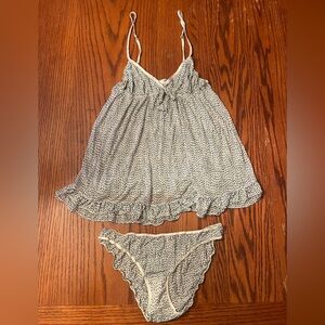 Victoria’s Secret sleep set; large